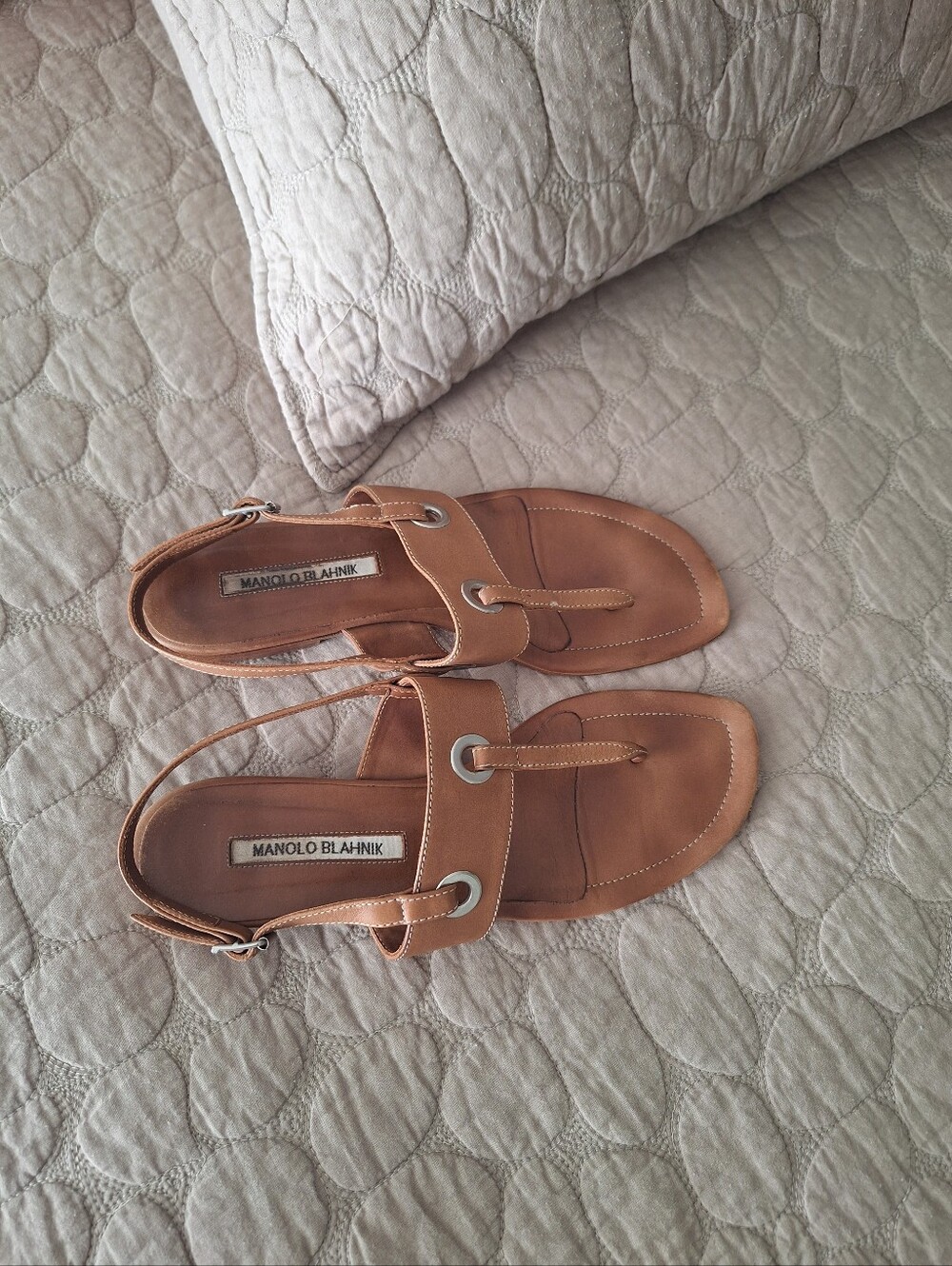 Manolo Blahnik Brown Leather Mooti Thong Sandals with Grommet Detail - Picture 6 of 13